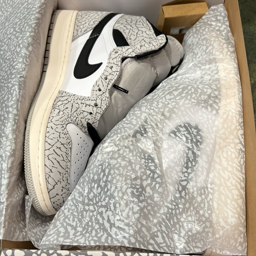 Nike Air Jordan 1 Retro High OG - Picture 8 of 10